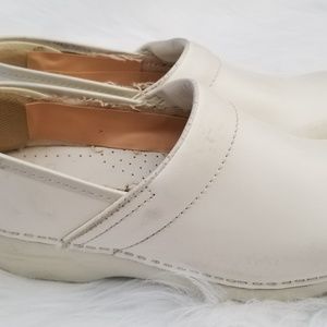 White Dansko clogs. Size 38.